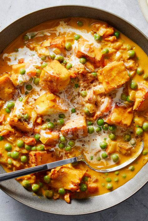 Mattar Paneer Recipe, Mattar Paneer, Tomato Gravy Recipe, Tomato Gravy, Nyt Cooking, Paneer Recipes, Gravy Recipes, Spring Recipes, Indian Dishes