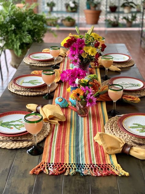 Olé! It’s A Fiesta! Tablescape – The Tiny Fairy Mexican Style Table Setting, Fiesta Tablescape Ideas, Mexican Table Runners Decor, Spanish Style Table Setting, Mexican Dinner Table Decor, Mexican Dinner Table, Cinco De Mayo Tablescape, Mexican Tables, Mexican Food Table