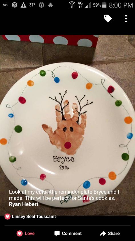 Christmas Handprint Plate Parent Gifts, Christmas Plates Diy Kids Footprint Art, Christmas Plate Painting Ideas Kids, Baby Christmas Plate Craft, Toddler Christmas Plate Crafts, Hand Print Christmas Plate, Christmas Handprint Plates, Christmas Plates Diy Kids Handprint, Diy Santa Cookie Plate Hand Prints