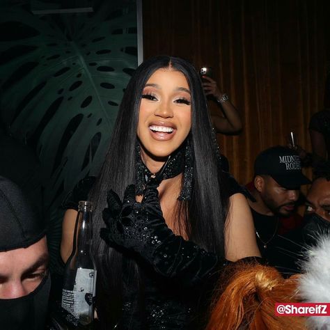 Cardi B Cardi B Pics, B Fashion, Goal Quotes, Bacardi, Cardi B, Boss Babe, Female Artists, My Love, Straight Hairstyles