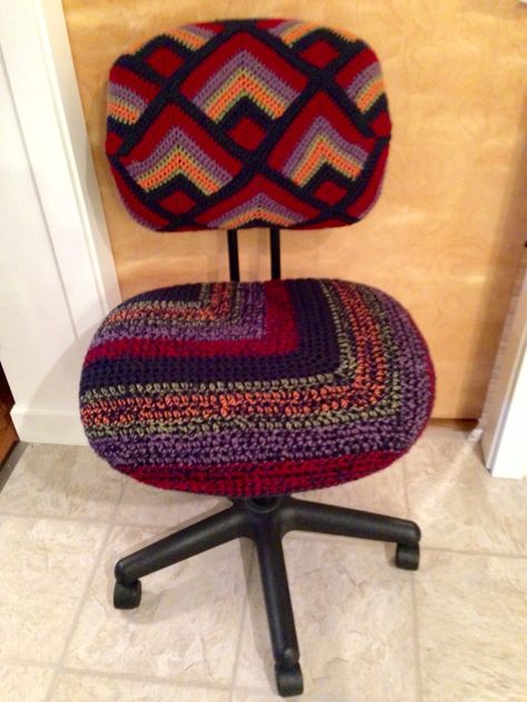 My crocheted office chair cover! Chair Cover Crochet, Crochet Computer Chair Cover, Crochet Desk Chair Cover, Chair Crochet, Chair In Living Room, Cover Design Ideas, Crochet Chair, Mat Ideas, Office Chair Cover