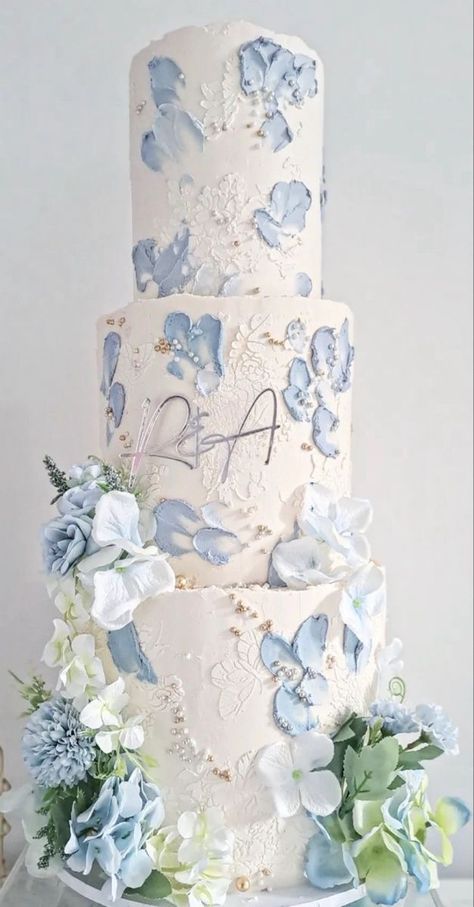 Blue And Gold Garden Wedding, March Wedding Cake Ideas, Dust Blue Wedding Cake, Water Wedding Venues, Winter Wedding Cake Blue, Cinderella Themed Wedding Cake, Slate Blue Wedding Cake, Floral Wedding Cake Ideas, Pale Blue Wedding Cake