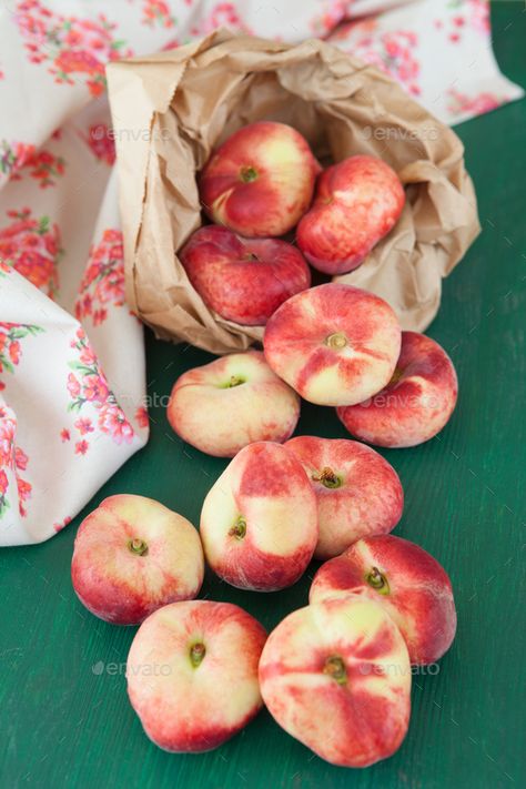 Flat Peach, Nectarine Fruit, Flat Peaches, Peach Photography, Donut Peach, Food Photography Tutorial, Vegetable Illustration, Peach Aesthetic, Fruits Images