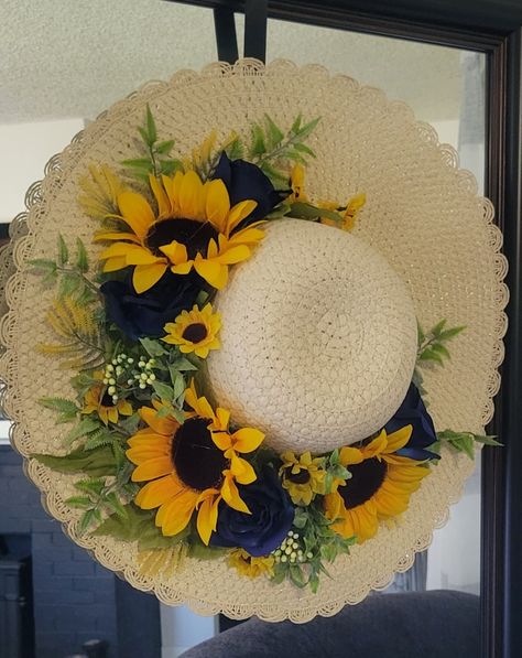 Diy Summer Wreaths, Sunflower Wreath Diy, Lady Hat, Sunflower Hat, Balkon Decor, Hat Wreath, Sunflower Crafts, Diy Spring Wreath, Door Wreaths Diy