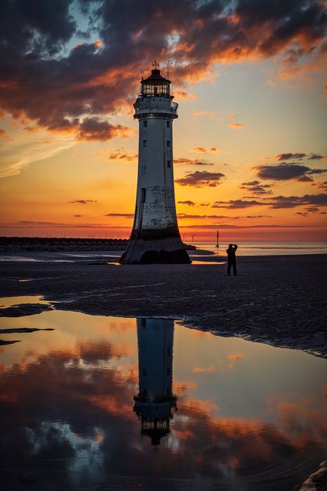 Lighthouses Photography, Lighthouse Photos, Lighthouse Pictures, Lighthouse Art, Beautiful Lighthouse, Beacon Of Light, Gorgeous Sunset, Beach Living, Light House