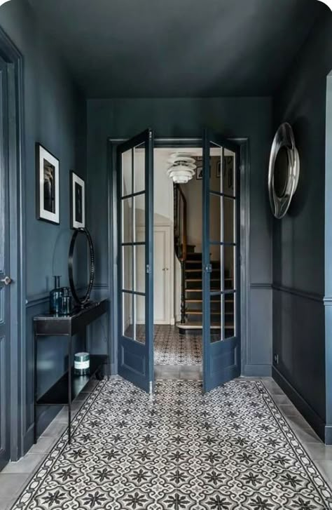 Lighting Stairs, Color Drenching, Ceiling Paint Colors, Floors Ideas, Dark Ceiling, Interior Design Blogs, Dark Hallway, Decorating Bookshelves, Hallway Inspiration