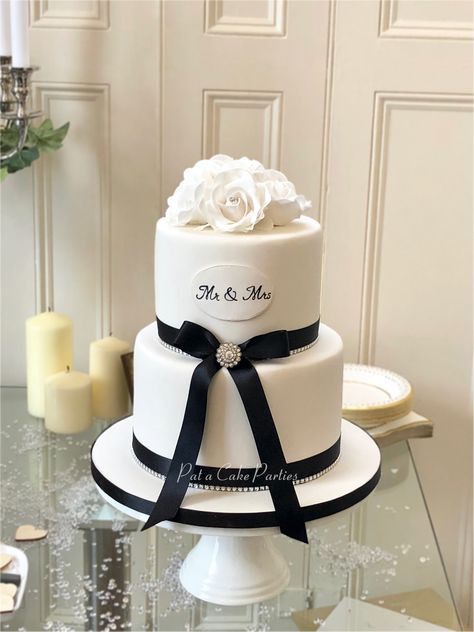 Mr And Mrs Wedding Cake Toppers, Black And White Wedding Cake Ideas, Black And White Wedding Cake Elegant, White Black And Gold Cake, Two Tier Wedding Cake Elegant, 2 Tier Wedding Cakes Simple Elegant, Simple Wedding Cake 2 Tier, Simple Two Tier Wedding Cake, Wedding Cakes 2 Tier