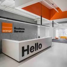 Orange Business Services Office / T+T Architects | ArchDaily Business Office Interior Design Modern, Nails Off White, Off White Nails, Small Office Design Ideas, Business Office Interior Design, Reception Area Design, Decorating Office, Orange Office, Office Reception Design