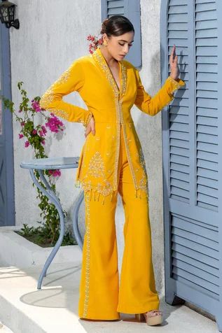 Shop for Tamaraa By Tahani Yellow Georgette Placement Embroidered Jacket Kurta And Pant Set for Women Online at Aza Fashions Jacket Style Kurti, Placement Embroidery, Trendy Outfits Indian, Denim Maxi Dress, Kurta Designs Women, Simple Pakistani Dresses, Illustration Fashion Design, Types Of Jackets, Pattern Embroidery