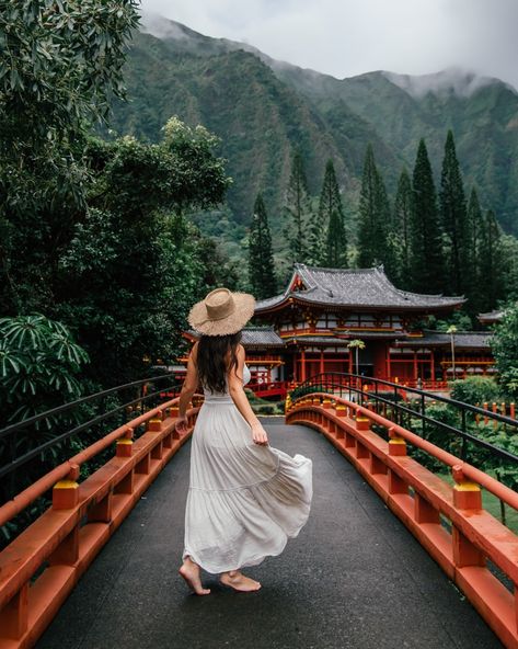 50 Most Instagrammable Places in Oahu in 2021 (with Map & Photos) Oahu Photo Ideas, Oahu Picture Ideas, Hawaii Instagram Pictures Oahu, Hawaii Instagram Pictures, Hawaii Poses, Hawaii Photo Ideas, Oahu Photography, Hawaii Babymoon, Hawaii Itinerary