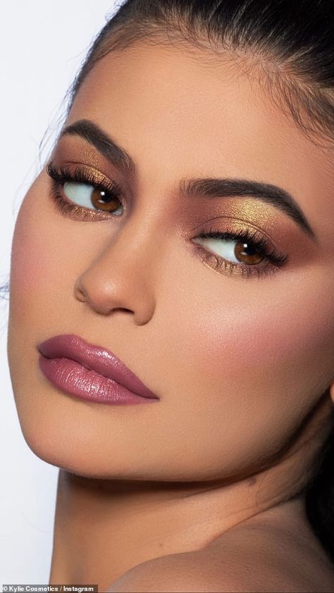 Kylie Jenner Eyes, Kylie Jenner Makeup Look, Maquillage Kylie Jenner, Kylie Jenner Icons, Kylie Jenner Photoshoot, Jenner Hair, Kylie Makeup, Kylie Jenner Look, Celebrity Makeup Looks