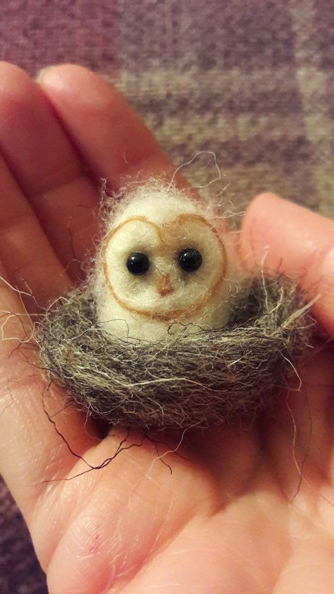 Simple Felting Ideas, Needle Felting Simple, Small Needle Felting Projects, Cute Needle Felt, Needle Felted Animals Easy, Needle Felt Crafts, Needle Felting Art, Needle Felt Ideas, Cute Needle Felting Ideas