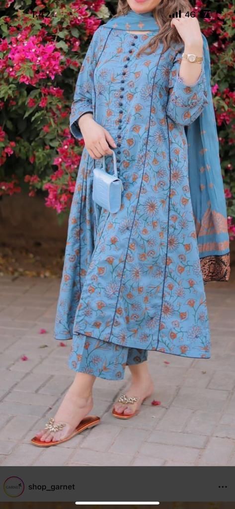 Silk Frocks For Women Pakistani, Floral Print Frock Designs, Printed Frock Design, Casual Frocks For Women, Frocks Designs For Women, Chiffon Frocks For Women, Stylish Frocks, Frock Designs For Women, Pakistani Frocks