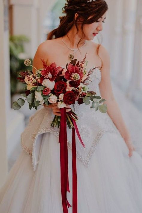 Marsala Wedding, Red Wedding Flowers, Maroon Wedding, Bridal Bouquet Flowers, Indian Fusion Wedding, Fusion Wedding, Botanical Wedding, Arte Floral, Bridal Bouquets