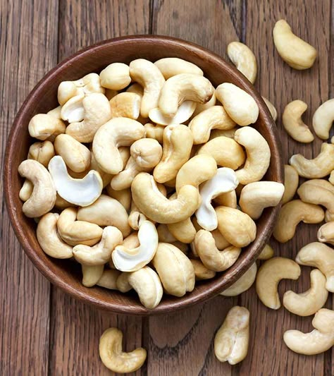 15 Amazing Health Benefits Of Cashew Nuts (Kaju) – Are You Eating Them? Sago Drink, Cashews Benefits, Cashew Tree, Cashew Recipes, Uc Davis, Cashew Cream, Raw Cashews, Dry Fruits, Integrative Medicine