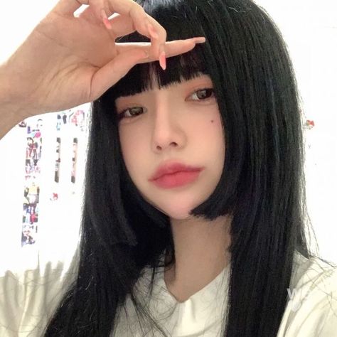 Anime With Bangs, Hime Haircut, Hime Cut, Haircut Inspo, Air Dry Hair, Round Face Haircuts, Hair Trend, Haircuts Straight Hair, Girls Collection