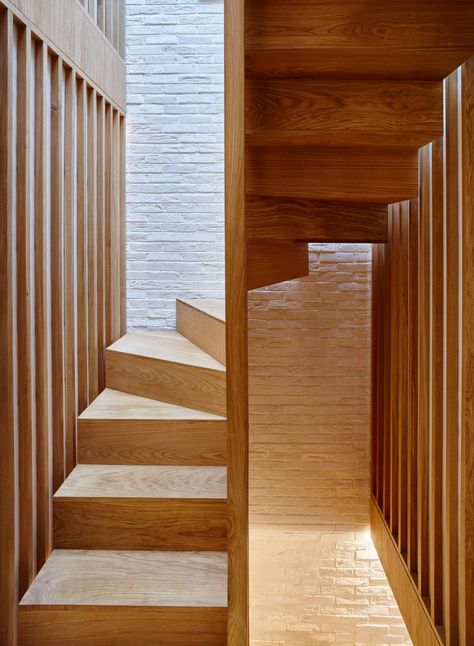 modern-mews-phil-coffey-architecture-residential-renovation-london_dezeen_2364_col_7 Coffey Architects, Residential Architecture Facades, Narrow Staircase, Japanese Tea House, Loft Stairs, Escalier Design, Mews House, Stairs Architecture, Stairs Design Modern