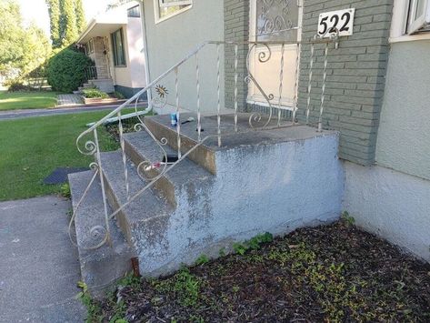 Many homes have the basic concrete front steps, like mine, and they certainly don't add an visual interest to the home. In my opinion. These stairs are not my own, this is a project I did with my sister for her house. But, after the results, I definitely will be doing it to mine!This is the stairs before. Please forgive the pic, didn't realize the quality until it was too late. Here's a side shot to get a better idea. So basically tired and old looking. No curb appeal whatsoever. L… Concrete Steps Ideas, Front Door Steps Ideas Entrance Modern, House Front Steps Ideas, Cement Porch Ideas Front Steps, Redo Concrete Steps, Old House Front Porch Ideas, Black Brick Front Steps, Painting Concrete Stairs Exterior, Front Concrete Steps Makeover