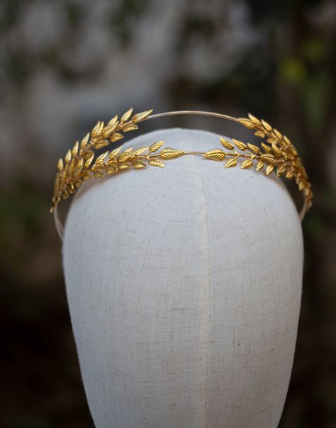 Greek Goddess Jewelry, Greek Goddess Hair, Greek Headpiece, Greek Mythology Costumes, Goddess Accessories, Greek Headband, University Illustration, Greek Hairstyles, Greek Goddess Hairstyles