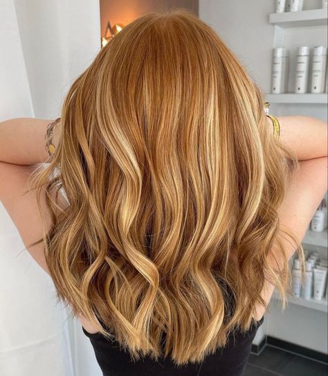 Ginger With Babylights, Blonde Highlights On Orange Hair, Natural Copper Hair With Highlights, Light Copper Hair With Highlights, Short Ginger Hair With Highlights, Balayage On Red Hair Natural, Reddish Hair With Highlights, Ginger Balayage Short Hair, Strawberry Blonde Long Bob