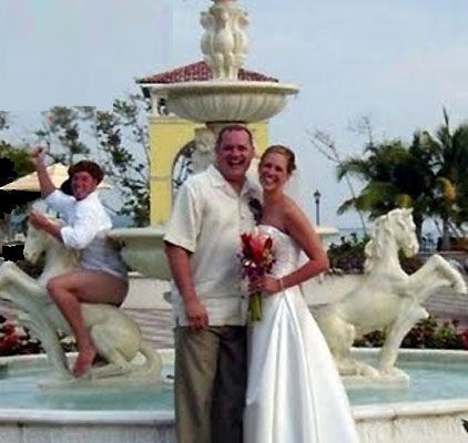 HEAVY.com!! The 20 Worst Wedding Fails Vol 2 Fun With Statues, Justin Bieber Jokes, American Funny Videos, Awkward Wedding Photos, Funny Wedding Pictures, Wedding Fail, Indian Funny, Funny Wedding Photos, Funny Dog Videos