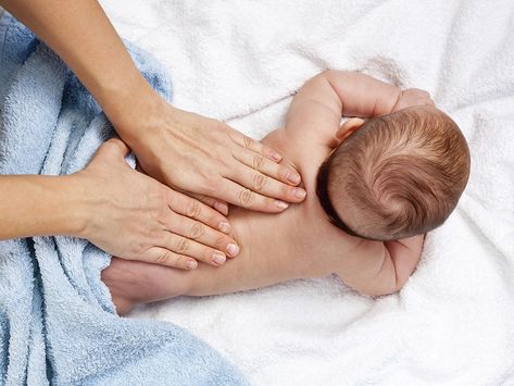 Massage Bebe, Baby Spa, Cry It Out, Baby Walking, Massage Benefits, Sensory Development, Baby Massage, Bones And Muscles, Baby Center