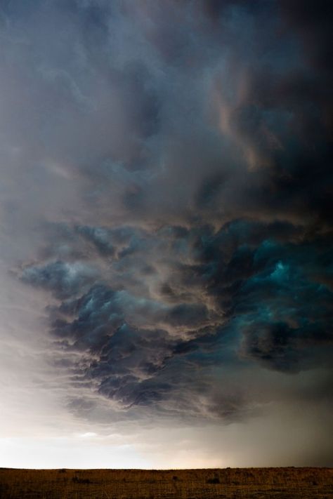 Nature paints with mystery & dark mood-shades to draw dreamers in ~ welcome! Thunder Clouds, Dark Clouds, Calm Before The Storm, Storm Clouds, Sunderland, Sky And Clouds, Chiaroscuro, Natural Phenomena, Beautiful Sky