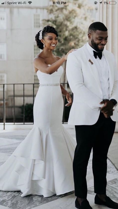 First Look Wedding Photos Black Couple, White Wedding Couple Poses, Wedding Picture Ideas Black People, Groom Suit Black Man, All White Bride And Groom, Classy Bride And Groom, Groom And Groomsmen Photos, Wedding Moments Photography, Black People Weddings