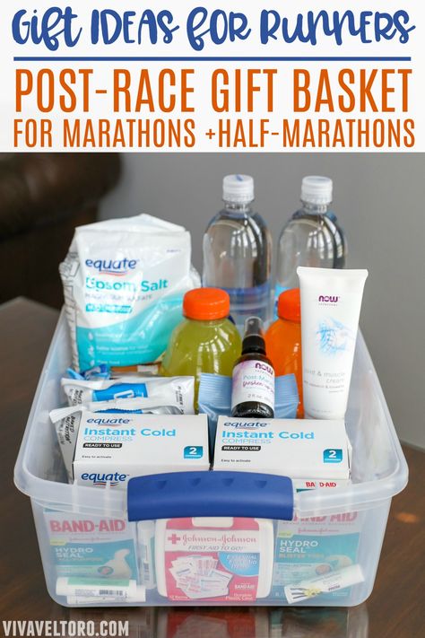 Gifts for runners! This post-race recovery gift basket will win them over! There are also some other great gifts ideas for runners too! Xc Gift Bag Ideas, 5k Race Goodie Bag Ideas, Marathon Goodie Bag, Gift For Runner Women, Runners Basket Gift, Marathon Care Package Ideas, Post Race Recovery, Gifts For Cross Country Runners, Runner Gift Basket