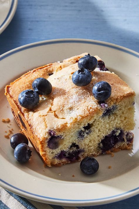 Melt in Your Mouth Blueberry Cake Blueberry Sheet Cake, Blueberry Birthday Cake, Snacking Cakes, Blueberry Birthday, Summer Cake Recipes, Blueberry Dump Cakes, Orange Muffins, Blueberry Desserts, Sheet Cake Recipes