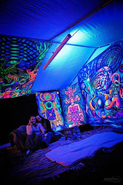 Trippy Room Ideas, Black Lights Bedroom, Blacklight Room, Black Light Room, Trip Room, Hippy Bedroom, Lights Room, Trippy Room, Hippy Room