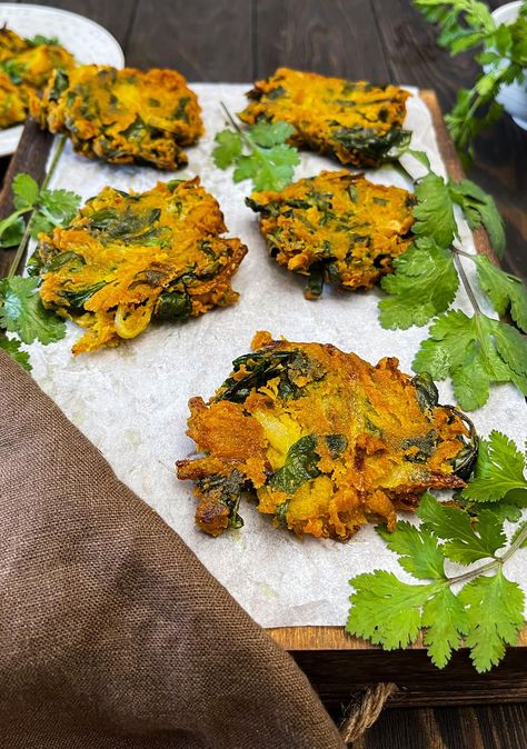 Spinach Pakora Vegan Collard Greens, Vegetable Pakora, Sweet Potato Pudding, Veggie Fritters, Baked Cod Recipes, Potato Pudding, Purple Sweet Potato, Pakora Recipes, Purple Sweet Potatoes