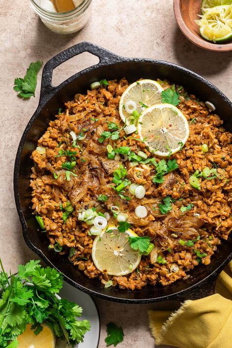 one pot mujadara in a cast iron skillet. One Pot Lentil Recipes, Rice Lentil Recipe, One Pot Lentils And Rice, Lentil And Rice Recipes Simple, Mexican Lentils And Rice, Lentil Mujadara, Lentils And Rice With Caramelized Onions, Healthy Greens, Fast 800