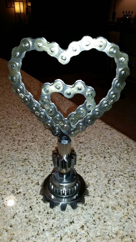 Check out this item in my Etsy shop https://www.etsy.com/listing/491240832/two-hearts-in-love-valentines-statue Welding Idea, Aa Meeting, Weld Art, Bicycle Ideas, Junk Metal Art, Welded Art, Cool Welding Projects, Metal Welding Art, Scrap Recycling