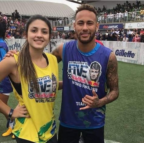 Neymar With Fans, Jersey Girl, Paris Saint-germain, Neymar Jr, Neymar, Fangirl, Vision Board, Soccer, Blonde