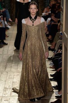 Look Gatsby, Golden Queen, Book Costumes, Outfit Reference, 2016 Couture, Romantic Era, Character Clothing, Couture Gown, Valentino Haute Couture