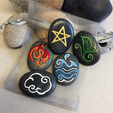 Witchy Rock Painting, Elemental Crafts, Witchy Diy, Witchcraft Shop, Wiccan Crafts, Pagan Crafts, Creation Art, Witch Diy, Witchy Crafts