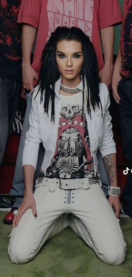 Bill Kaulitz Halloween Costume, Bill Kaulitz White Shirt, Tom Kaulitz With Braces, Bill Kaulitz Outfit, Bill Kaulitz Nails, 2010 Outfits, Kaulitz Twins, Tokyo Hotel, Tokyo Hotels