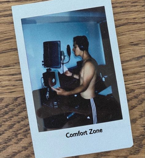 Behzad Leito, Margot Robbie, Anime Films, Comfort Zone, Lei, Polaroid Film, Anime, Quick Saves