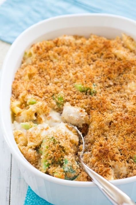 This Broccoli Mac and Cheese is a creamy, cheesy homemade macaroni and cheese recipe! The easy cheese sauce is made on the stove top and then the mac and cheese is baked in the oven until it's hot and bubbly. This easy recipe is a family favorite! Best Mac And Cheese Recipe Easy, Cheesy Shells, Turkey Divan, Broccoli Mac And Cheese Recipe, Broccoli And Chicken, Slow Cooker Broccoli, Best Mac N Cheese Recipe, Homemade Comfort Food, Leftover Turkey Recipes