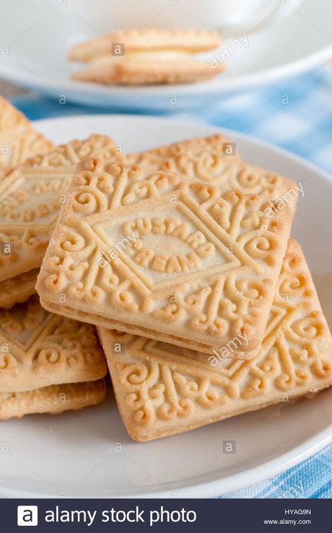 Custard creams a popular vanilla flavoured filled British biscuit first manufactured in 1908 Stock Photo Custard Cream Biscuits, Custard Creams, Sock Ideas, British Sweets, British Biscuits, Fair Foods, Pin Inspiration, Coffee Biscuits, British Cooking