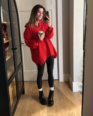 Big Red Sweater Outfit, Outfit Sueter Rojo, Cardigan Leggings Outfit, Fall Oversized Red Cardigan, Oversized Red Long Sleeve Sweater, Womens Quarter Zip Pullover, Oversized Quarter Zip, Oversized Red Sweater, Oversized Red Long Sleeve Cardigan