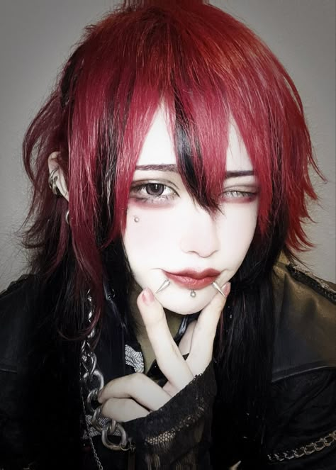 Visual Kei Accessories, Japan Style Fashion, Vkei Makeup, Visual Kei Makeup, Japan Boy, Boy Icon, Malice Mizer, Kei Visual, Red Makeup