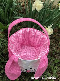 xoxo Grandma: Fabric Bunny Basket - Free Pattern Fabric Easter Basket Pattern, Sewing Easter Projects, Easter Sewing Projects, Quilted Easter Baskets, Spring Sewing Projects, Basket Sewing Pattern, Easter Basket Pattern, Fabric Art Diy, Easter Basket Liner