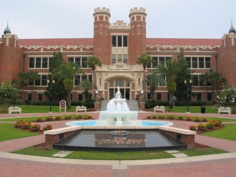 30 Most Beautiful College Campuses in the South - FSU #25 - Best known for its long history in college football, Florida State University is oftentimes overlooked when it comes to describing beautiful campuses. The Spanish-moss covered campus has a number of historical buildings, many of which are designed in the traditional southern style. Florida State University Campus, Usa University, Colleges In Florida, Trade School, Tallahassee Florida, Dream College, Florida State University, Online College, College Campus