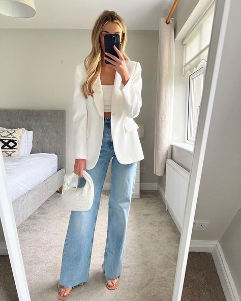 Outfit Blazer Blanc, Outfit Saco Blanco, Aesthetic Modest Outfits, White Blazer Outfits, Christmas Outfit Casual, Outfit Dinner, Outfits Con Jeans, Blazer Outfits For Women, Winter Fashion Outfits Casual