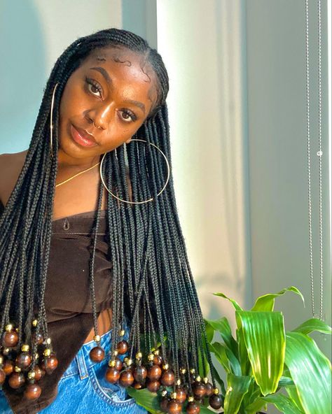 Brown Fulani Braids With Beads, Fulani Braids With Big Forehead, Fulani Braids Beads, Braids With Wooden Beads, Fulani Braids With Design, Hairstyle With Beads, Fulani Braids With Beads, Beaded Braids, Braids Ideas