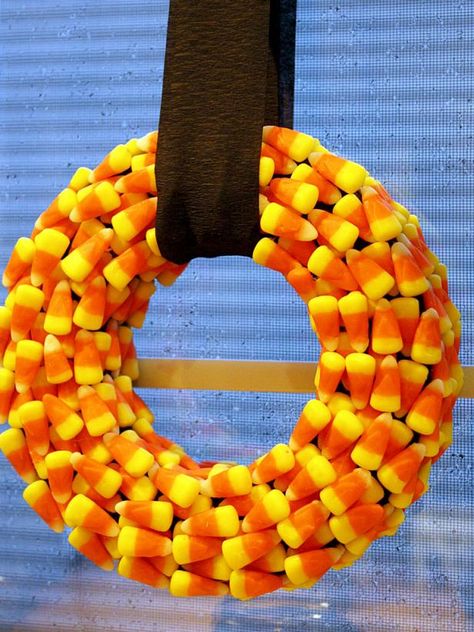 HGTV.com shows you how to create a festive Halloween wreath for under $5. Corn Wreath, Make A Scarecrow, Candy Corn Wreath, Easy Fall Wreaths, Fall Candy, Handmade Candy, Halloween Countdown, Pumpkin Crafts, Halloween Festival