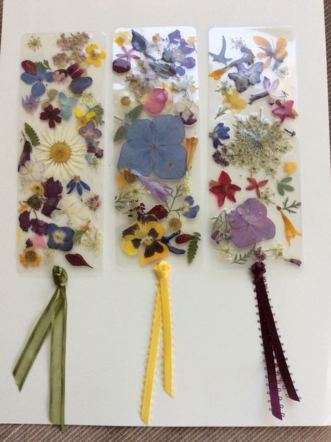 Laminated Flowers Ideas, Laminated Paper Crafts, Pressed Flowers Crafts, Laminated Pressed Flowers, Laminated Crafts, Laminated Flowers, What To Do With Pressed Flowers, Diy Pressed Flower Bookmark, Flower Collection Book