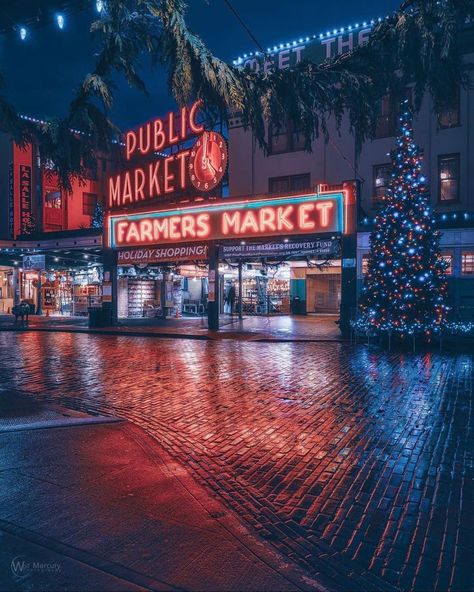 @westbysouthwest on Instagram: “Blue Christmas by @wolfmercuryphotography . . . . . . . . . . #planetearth #happyholidays #seattle #merrychristmas #neverstopexploring…” Seattle Christmas, Mountains And Water, American Dreams, Happy Christmas Eve, About Trees, Evergreen State, Pike Place Market, Public Market, Pacific Nw